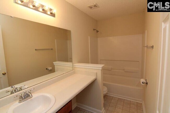 Building Photo - 5 Redbrush Ct