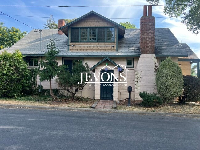 Primary Photo - Charming 3-bedroom home with washer and dr...