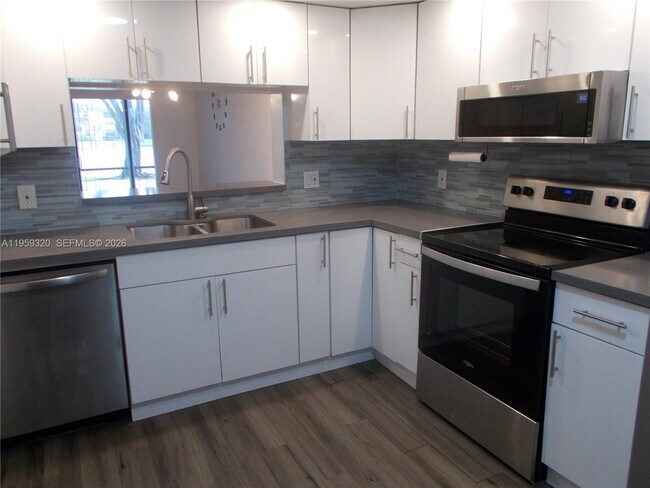 Building Photo - 701 SW 141st Ave