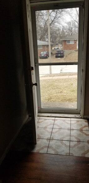 Building Photo - 10114 Douglas Ct