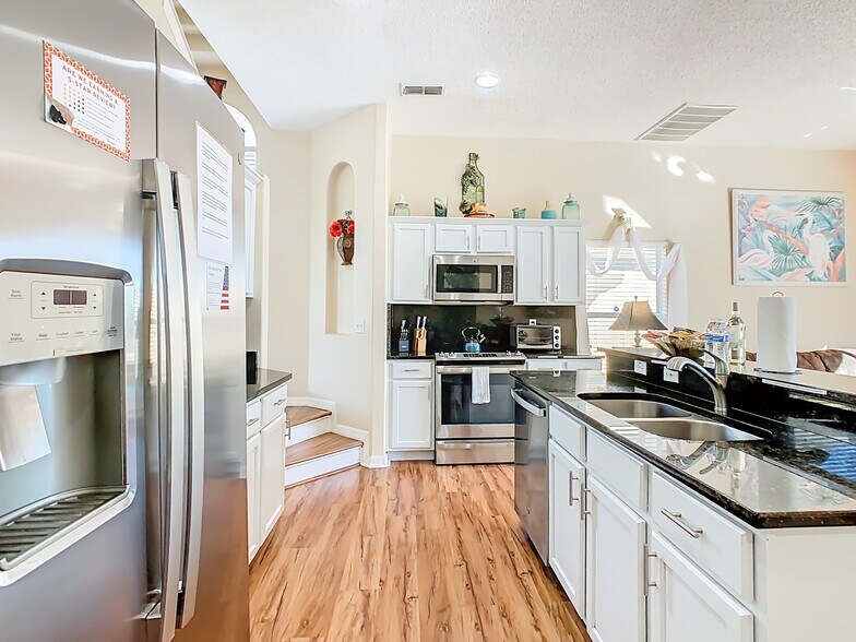 Building Photo - 2041 Morning Star Dr