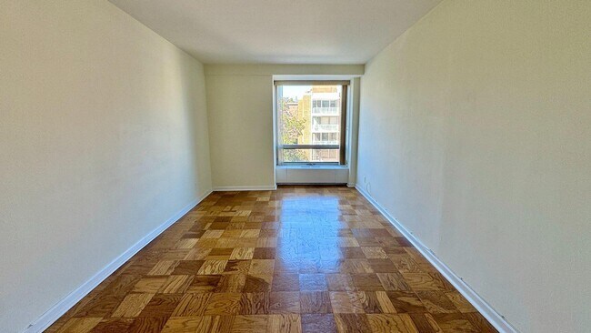 Building Photo - 1425 4th St SW