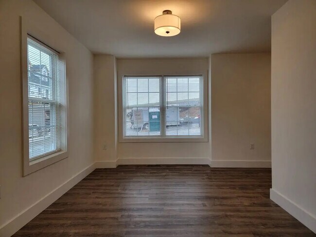 Building Photo - 12 Burk Ct