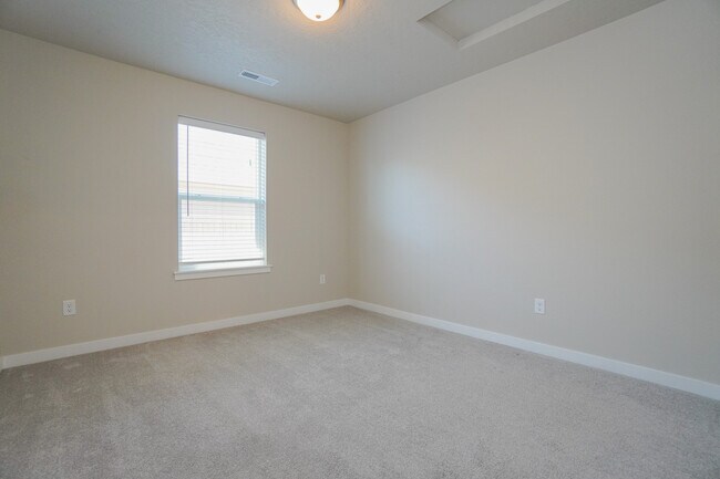Building Photo - 3067 N Greengate Wy