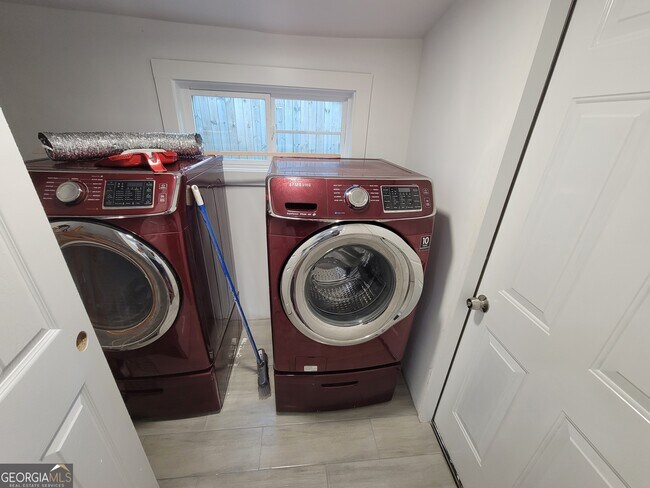 Building Photo - 768 4th St