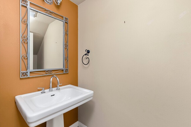 Building Photo - 16263 Lone Bluff Ct