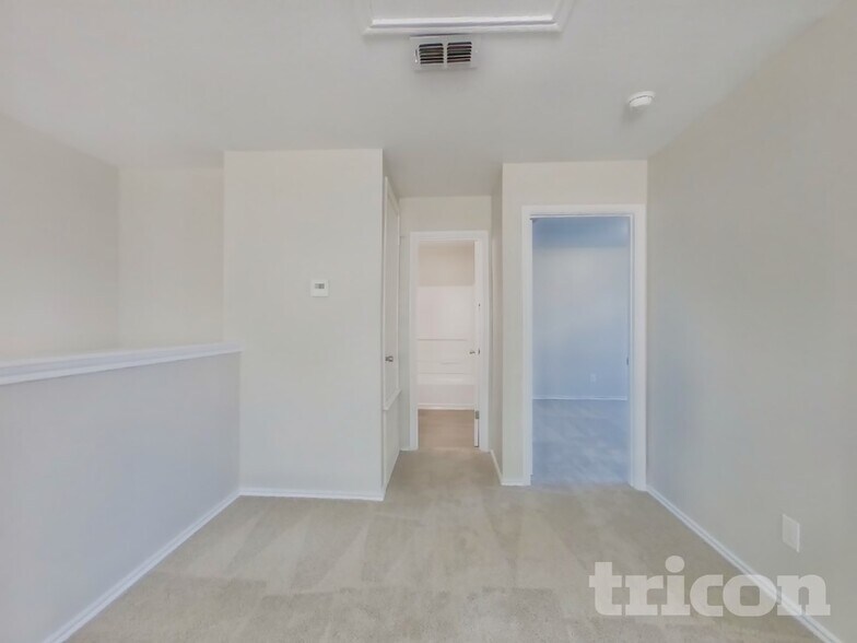 Building Photo - 5003 Mustang View