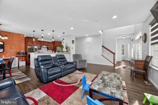 Building Photo - 271 Fairfield Cir W