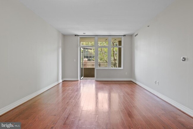 Building Photo - 8220 Crestwood Heights Dr