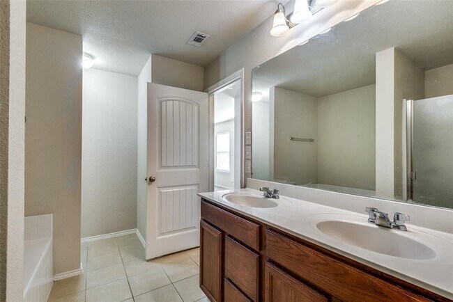 Building Photo - 712 Whitemarsh Dr
