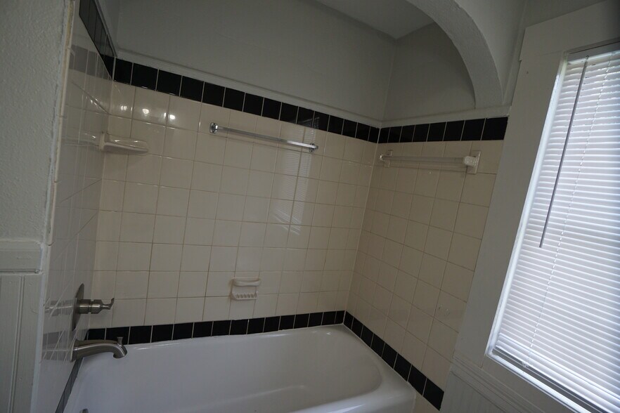 Building Photo - 7223 1st Ave S