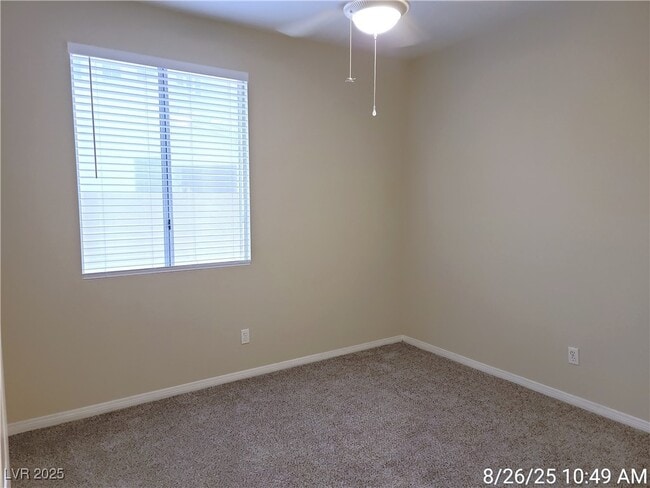 Building Photo - 948 Lloyd George Dr