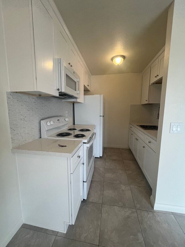 Building Photo - 007