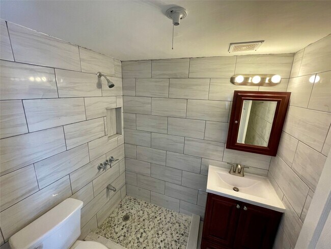 Building Photo - 417 Adams Ave