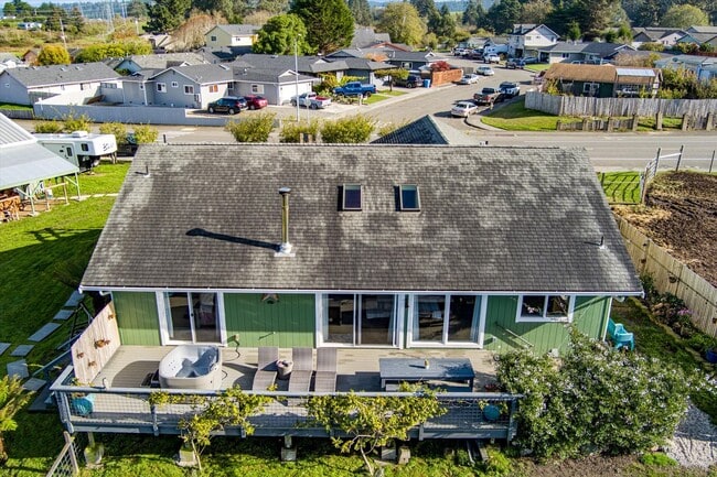 Building Photo - Custom Home on Property just outside of Eureka!