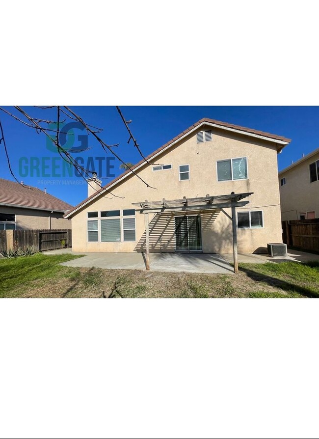 Building Photo - Beautiful 4 Bedroom 2.5 Bath in Ceres AVAI...