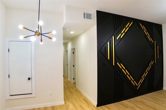 Building Photo - 9705 Garcroft St