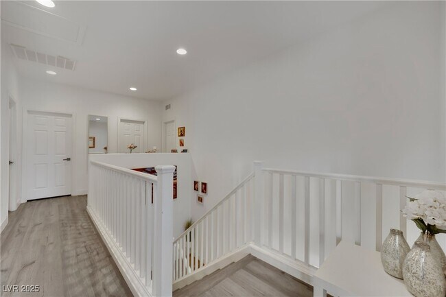 Building Photo - 10336 Early Morning Ave