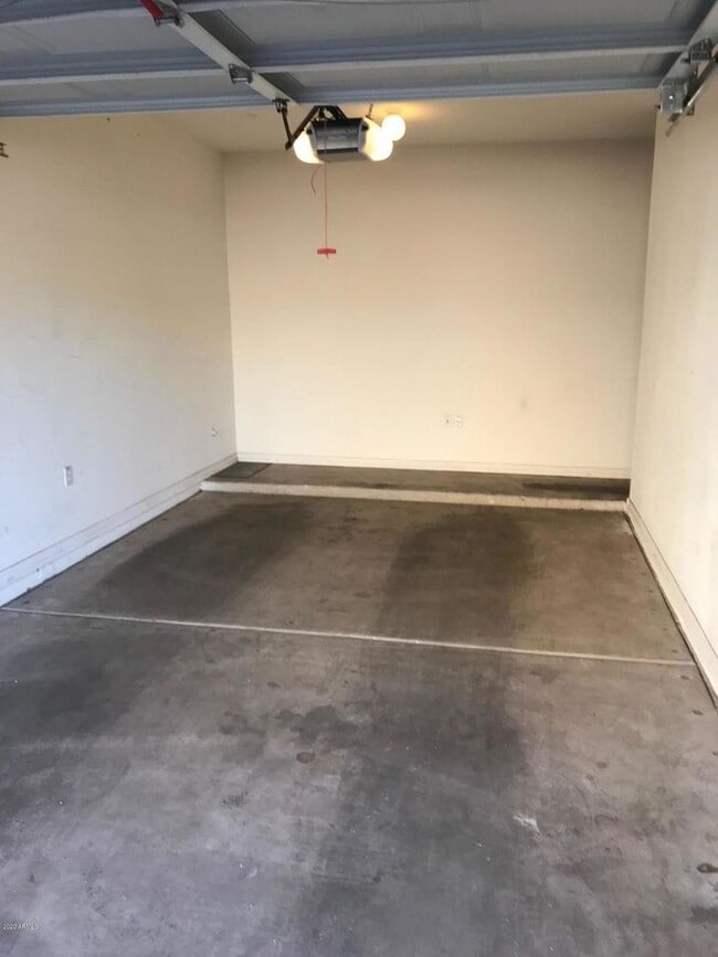 Building Photo - 1406 W Emerald Ave