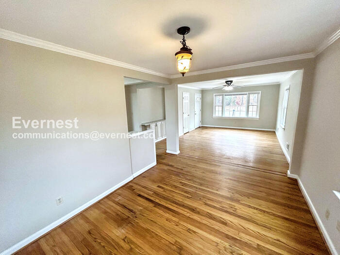 Building Photo - 3808 West End Dr