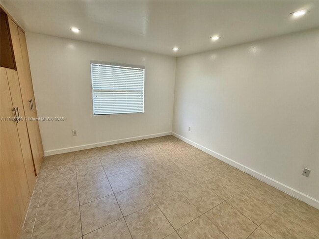 Building Photo - 4600 SW 67th Ave