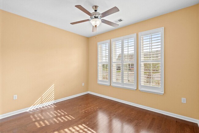 Building Photo - 156 Parmelee Dr