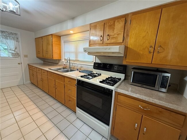 Building Photo - 1359 Johnston Ave