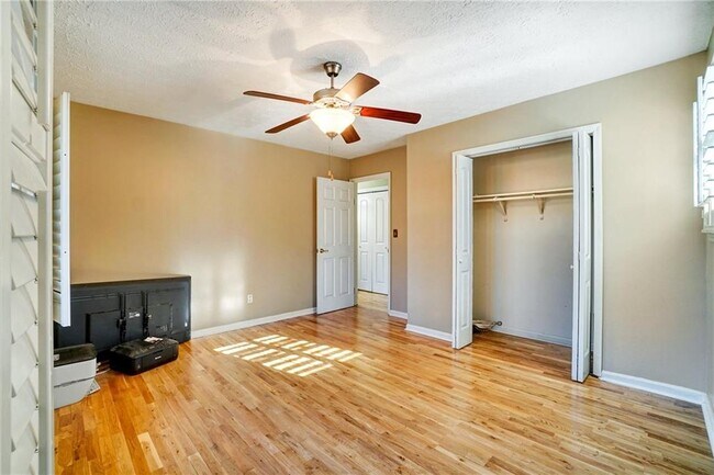 Building Photo - 648 Cativo Dr SW