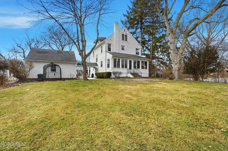 Building Photo - 3605 River Rd