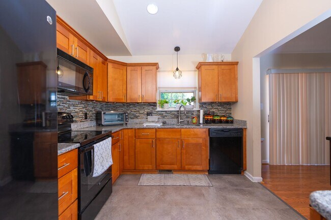 Building Photo - 2072 Sheaffer Rd