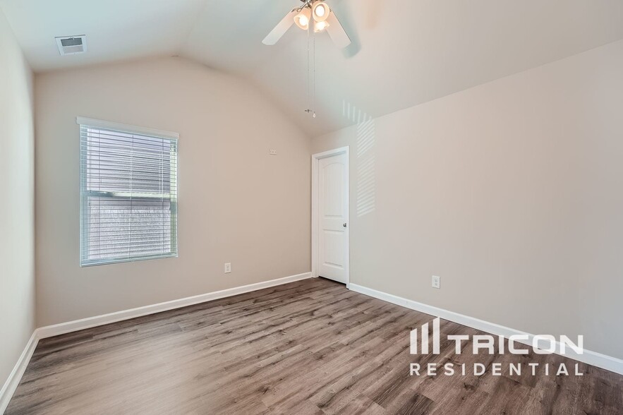 Building Photo - 5123 Rapahoe Trail