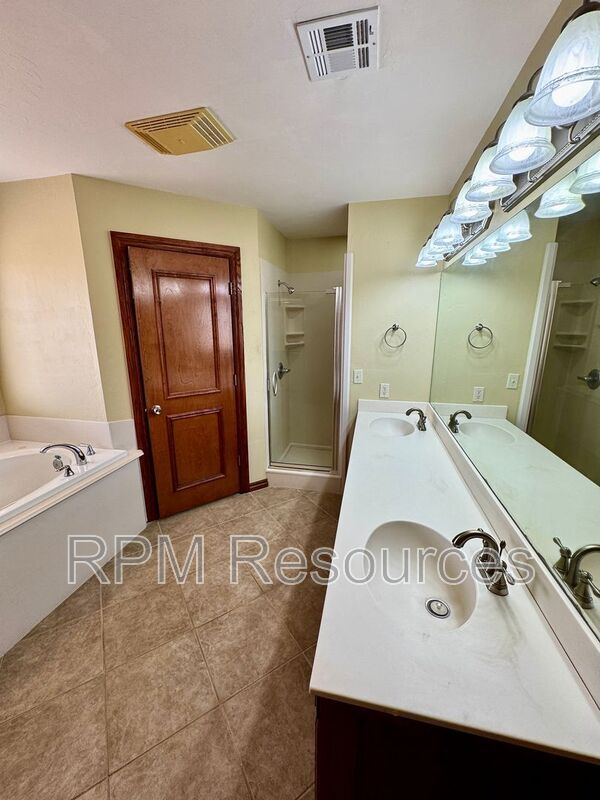 Building Photo - 11917 Wickford Pl