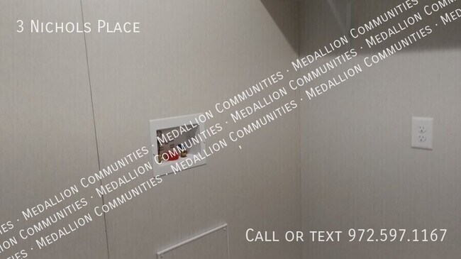 Building Photo - 3 Nichols Pl