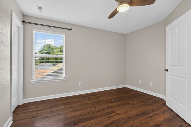 Building Photo - "Spacious 5-Bed featuring TWO PRIMARY SUITES with a beautiful backyard oasis in Norfolk!"
