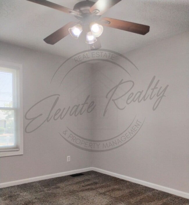 Building Photo - ON SPECIAL! Charming 3 Bedroom Ranch in Cl...