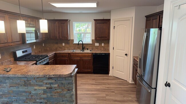 Building Photo - 4807 Manhasset Dr