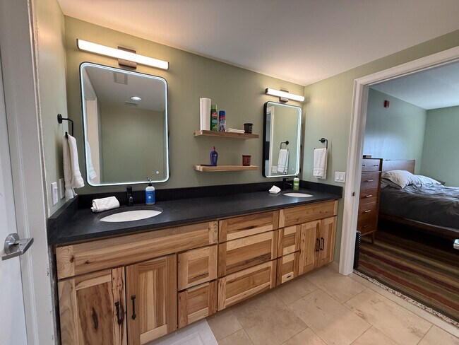 Building Photo - 525 W Lafayette Blvd