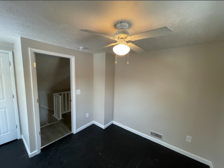 Building Photo - 3413 E 72nd St