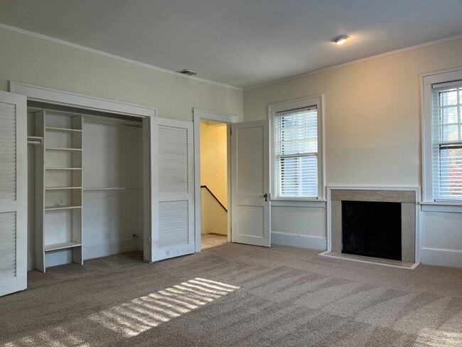 Building Photo - Very Spacious 2/2.5 Condo w/ Off-Street Pa...