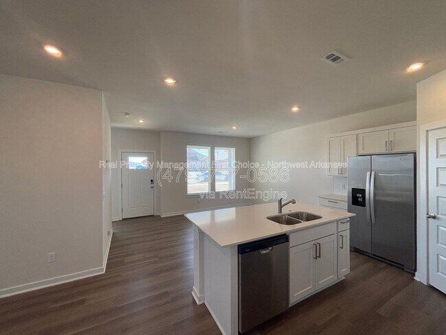 Building Photo - 4802 W Planetree St