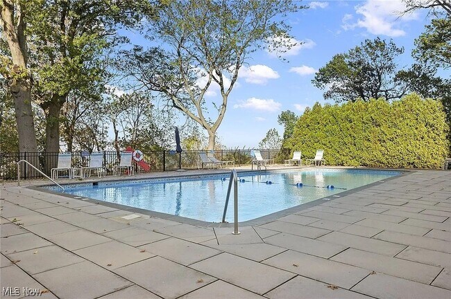 Building Photo - 12520 Edgewater Dr