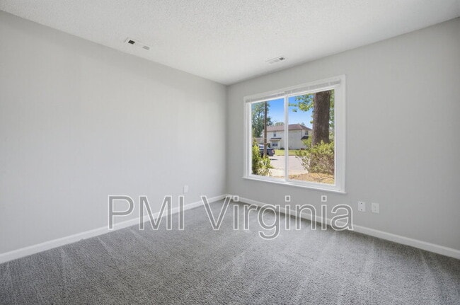 Building Photo - 901 Vincent Ct