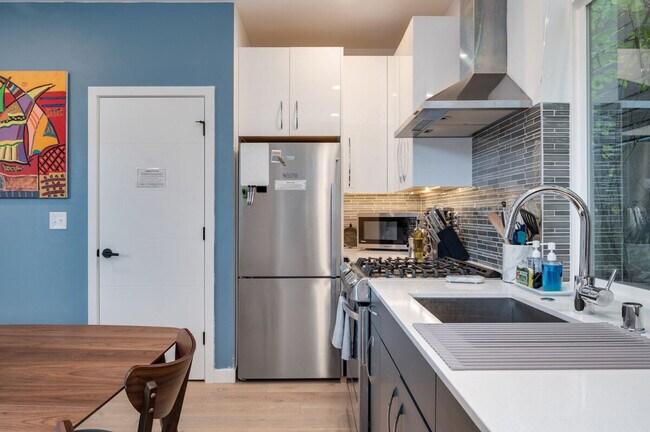 Building Photo - 764A Belmont Pl E