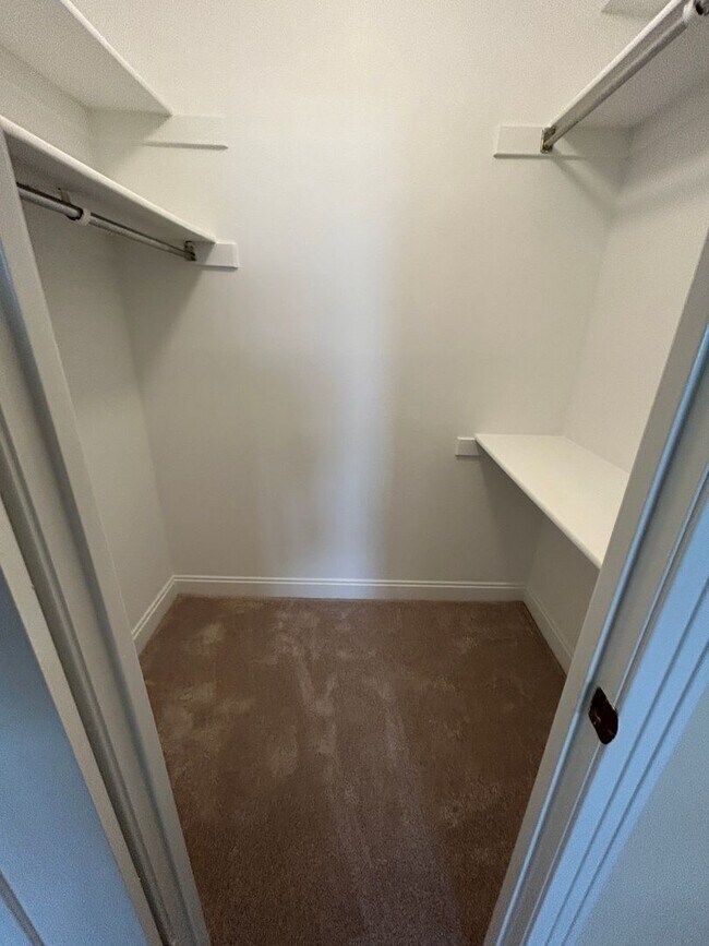 Building Photo - Nice One Bed + One Bath in Luxury Secure Doorman Bldg