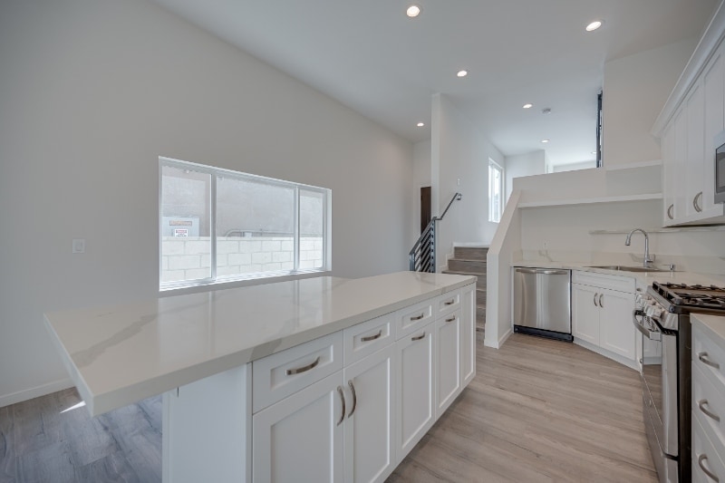 Building Photo - 2611 Hyperion Ave