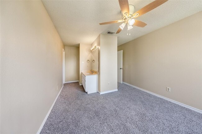 Building Photo - 2608 Gwendolyn Ln