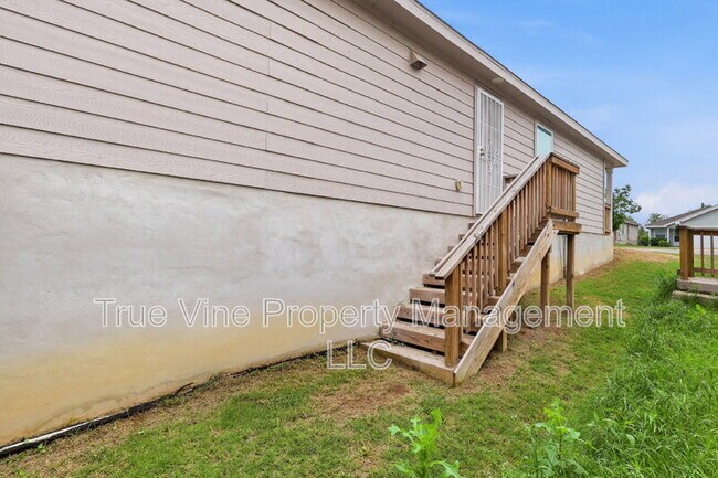 Building Photo - 7119 Satellite Wy