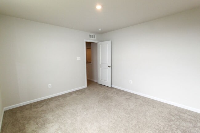 Building Photo - 4 Bed, 2.5 Single Family Home in Bunker Hi...