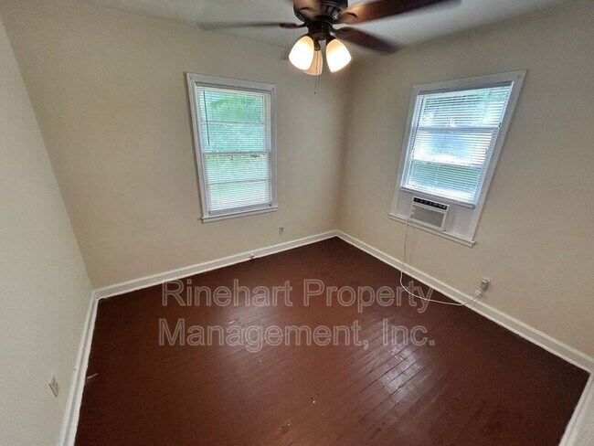 Building Photo - 352 Scoggins St