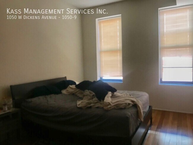 Building Photo - 1050 W Dickens Ave